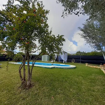Acogedor Chalet Con Chimenea Papeles *
